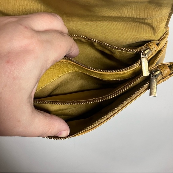 C & C California golden yellow leather crossbody bag small size - Picture 5 of 16